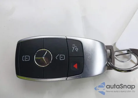 2019 Mercedes-Benz C 300 4Matic z USA, uszkodzony, nr VIN 55SWF8EB0KU291636